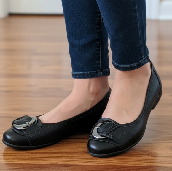 Shoes - Picture 14 of 15